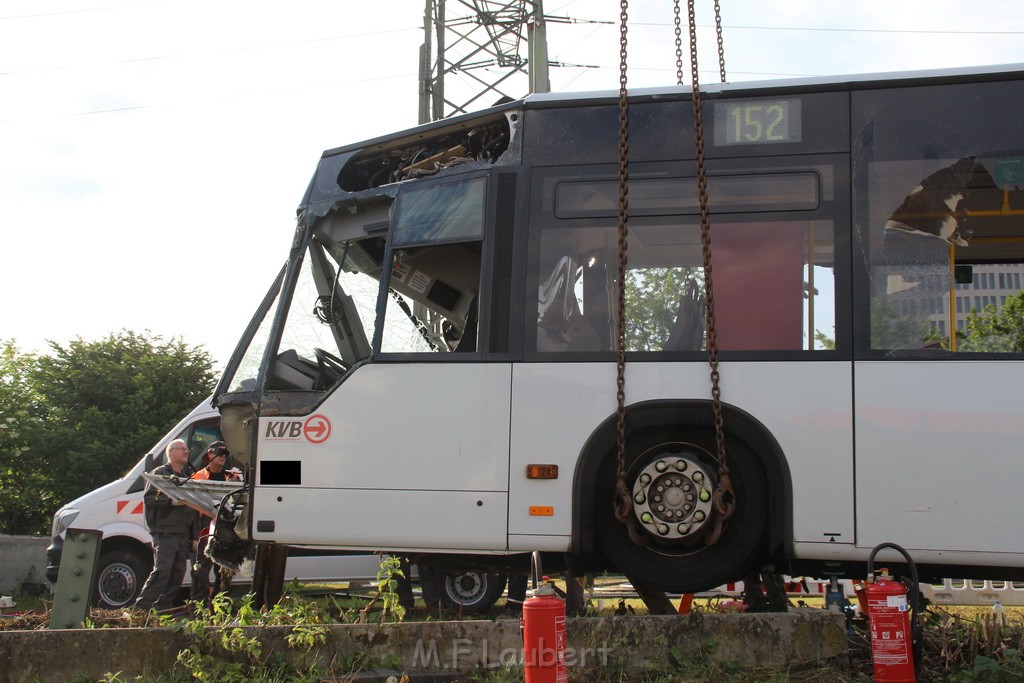 Endgueltige Bergung KVB Bus Koeln Porz P294.JPG